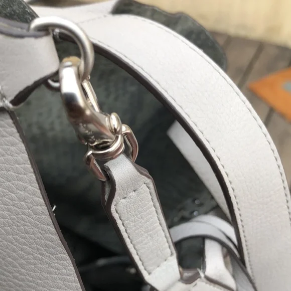 New HENRI BENDEL Gray Silver Studded Leather Puzzled Tote Bag w/ Makeup Case